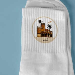 جوارب بيضاء مطرزة جميلة